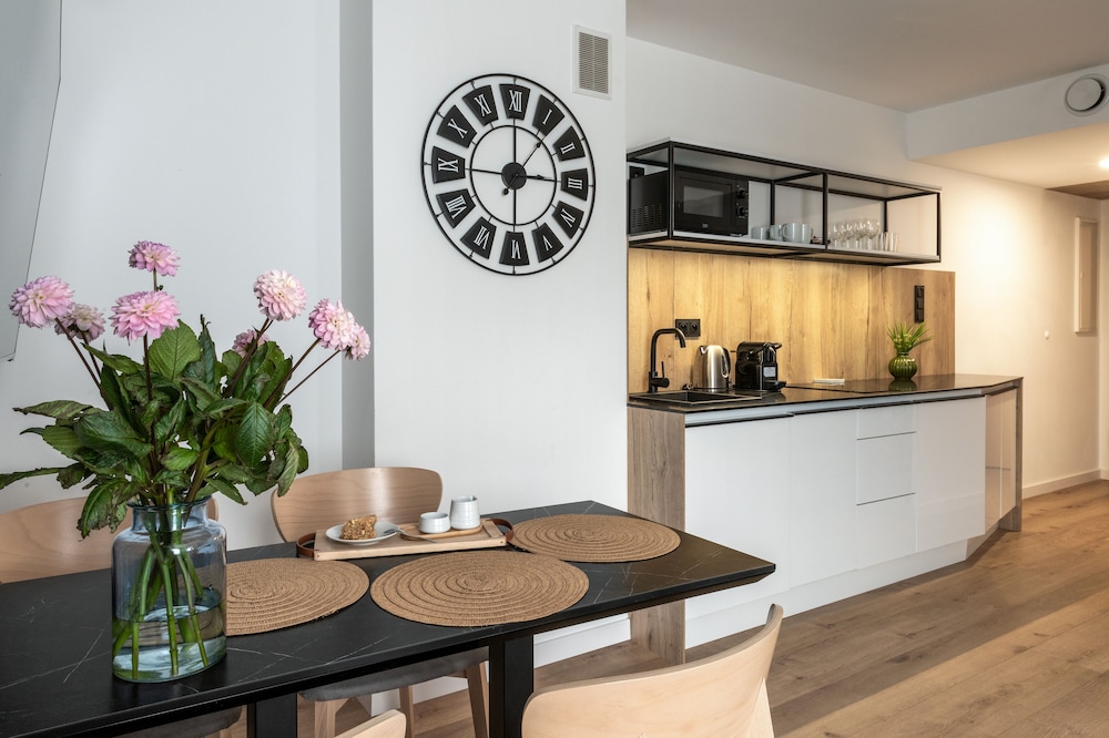 InPoint Smart Apartments 12/73