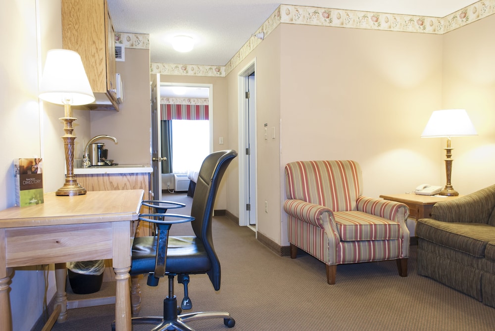 Country Inn & Suites by Radisson, Cedar Falls near University 28/39