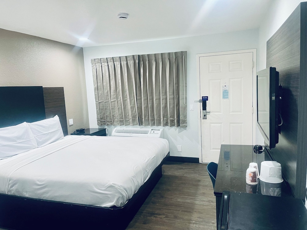 Motel6 San Bernardino, CA - North 21/58