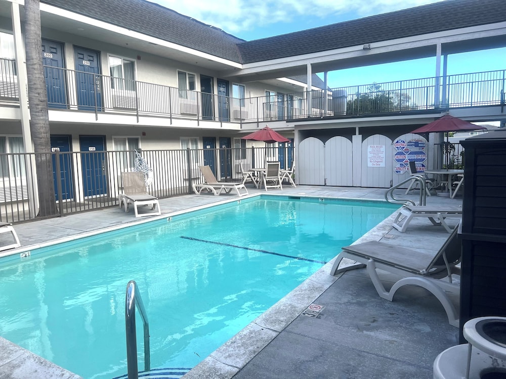 Motel6 Westminster, CA - North 34/60