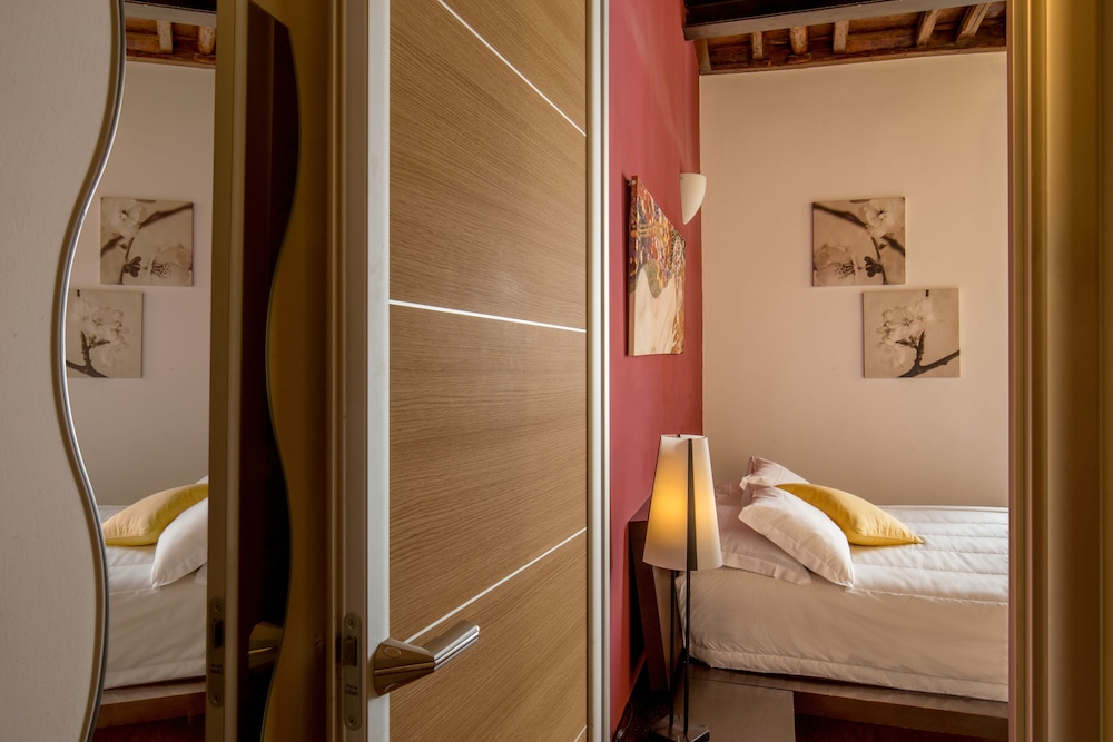 Bollo Wr Apartments 32/72