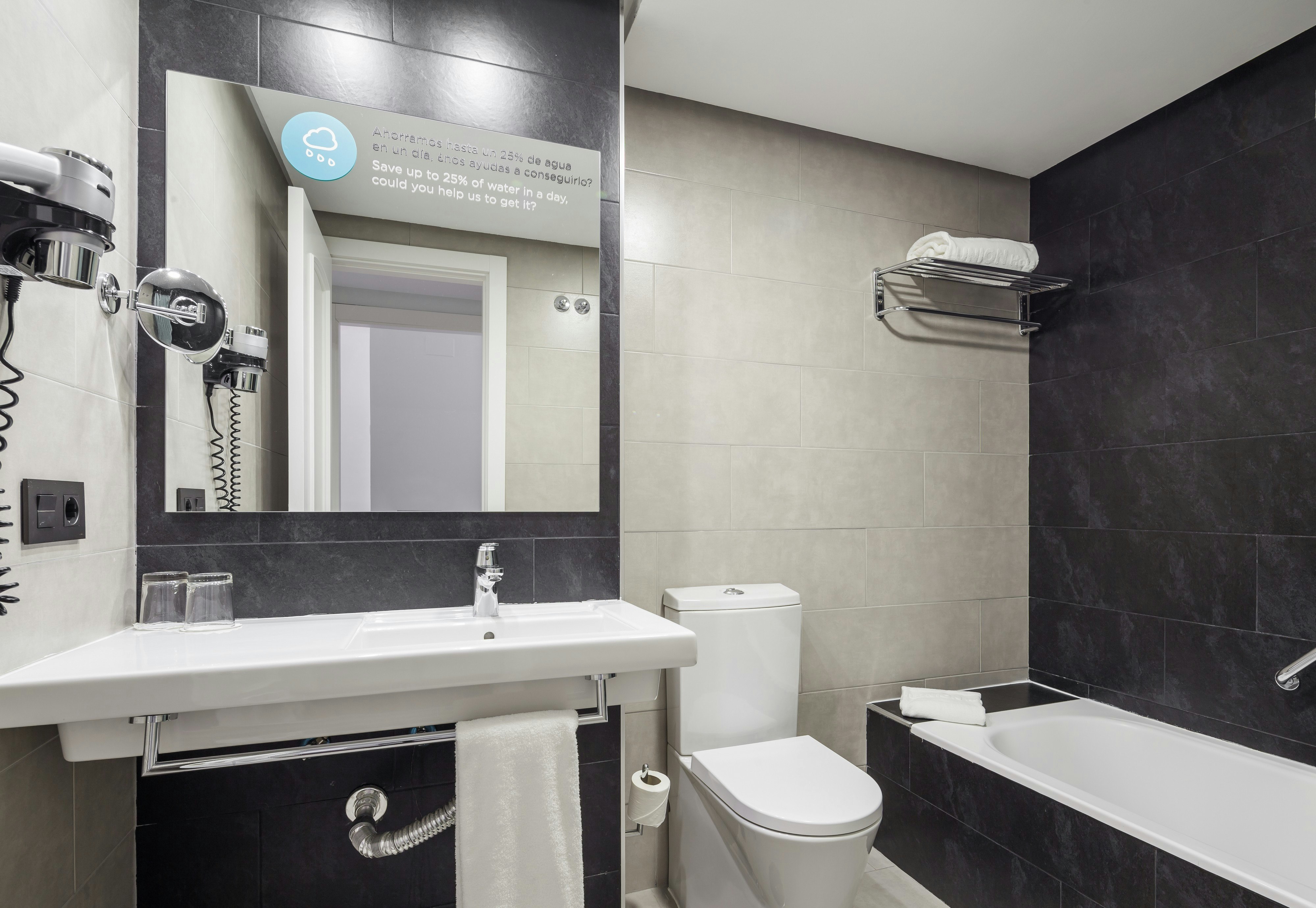 Ilunion Suites Madrid 26/26