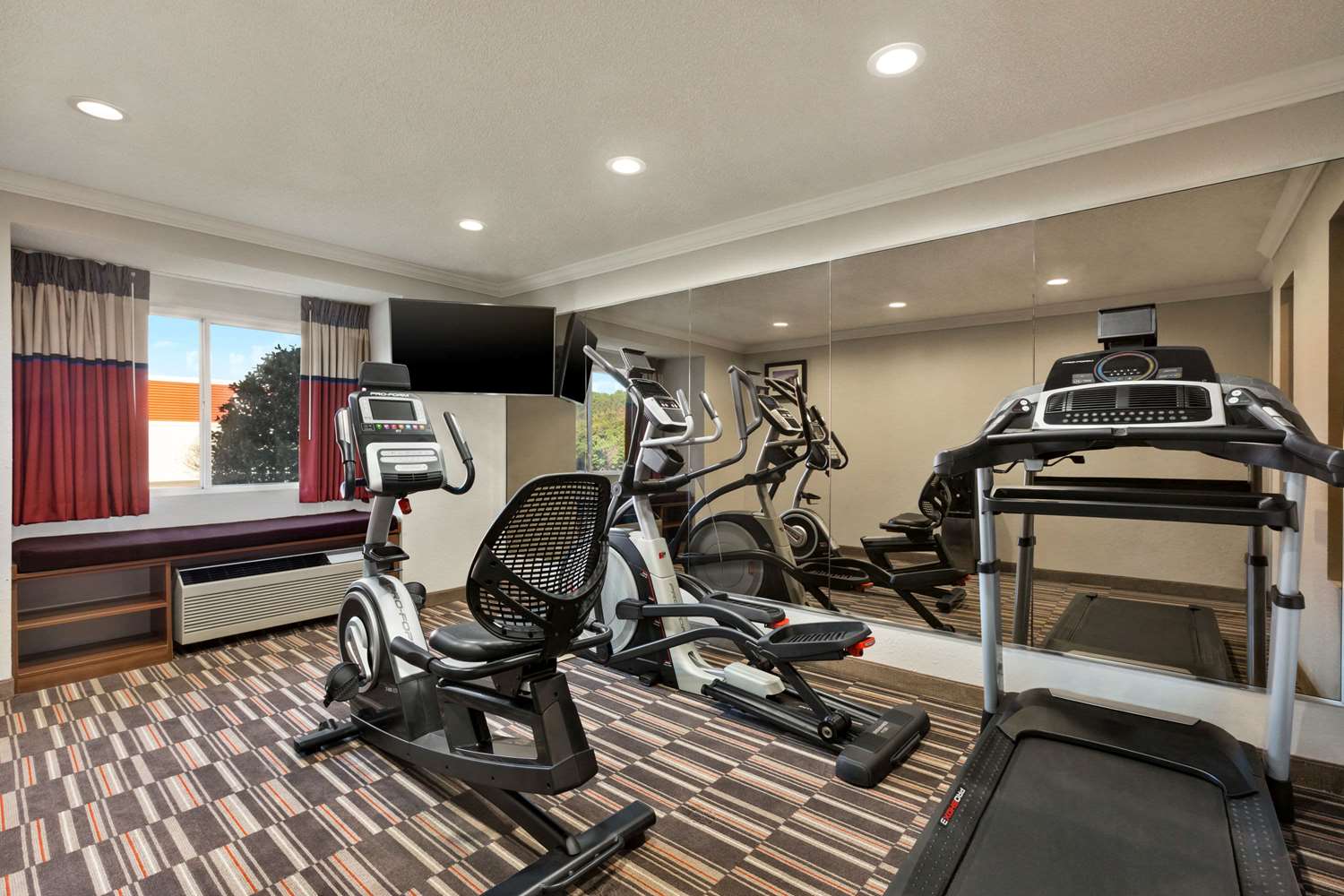 Microtel Inn & Suites by Wyndham Tifton 7/17