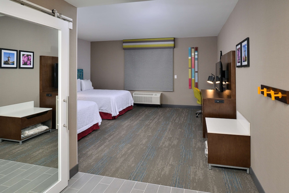 Hampton Inn Suites Adrian Mi 21/52