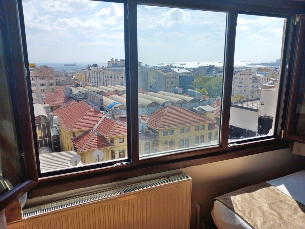 Sureyya Hotel 32/50