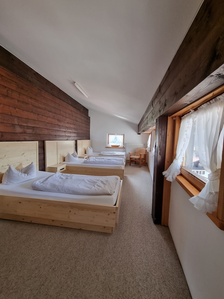 Sonn, Apartment, 1 Queen and 3 Single Beds, Mountain View, Balcony