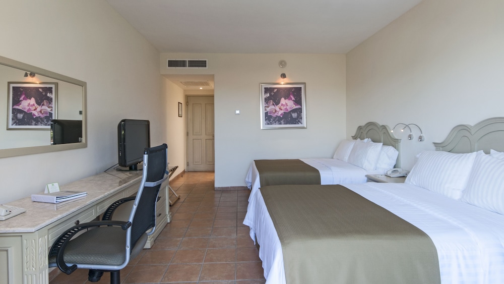 غرفة بريميوم بسرير كينج، Holiday Inn Cd Del Carmen 3/8