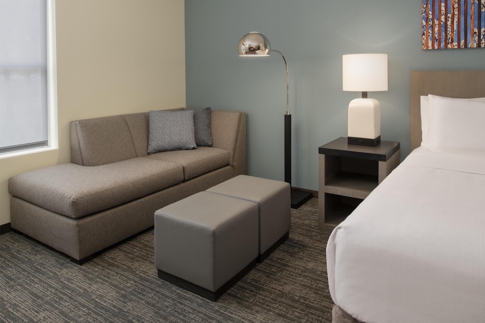 Hyatt House Fresno/Campus Pointe 29/50