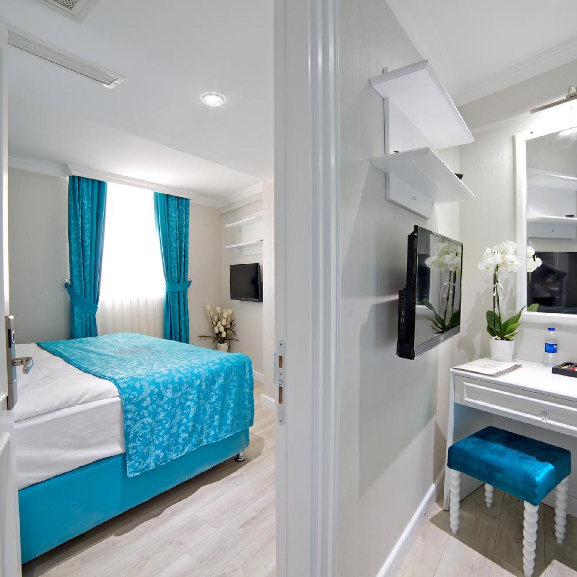 Connecting, Double Bed