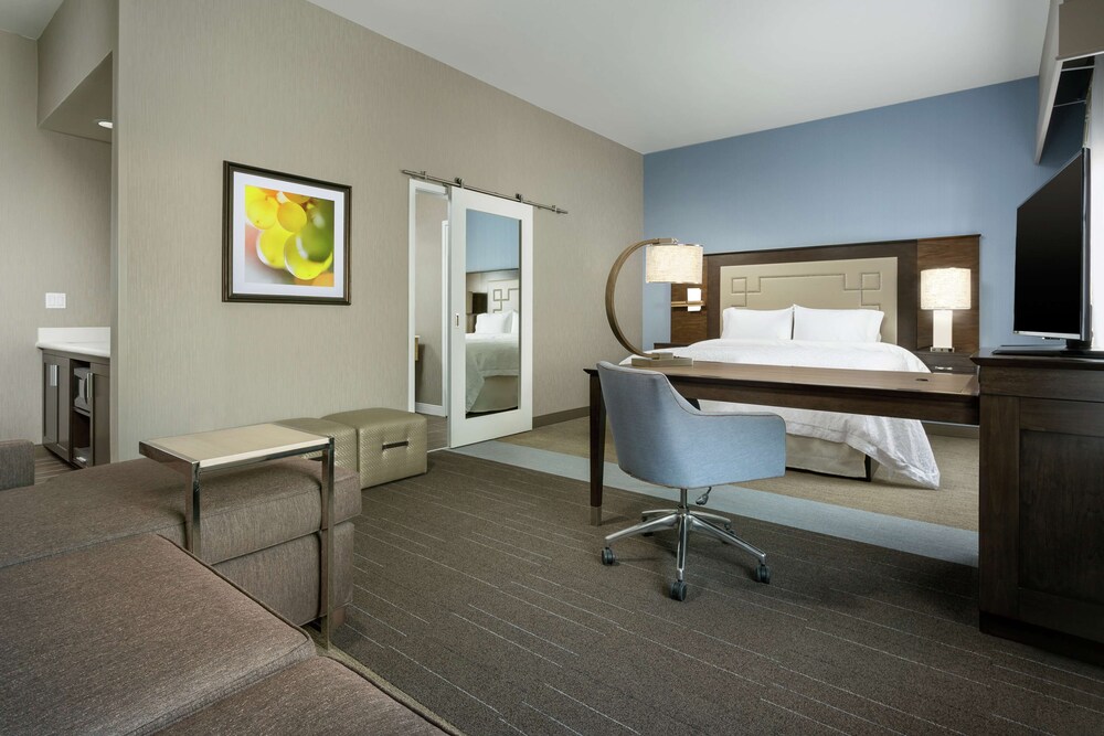 Hampton Inn & Suites Napa 56/64