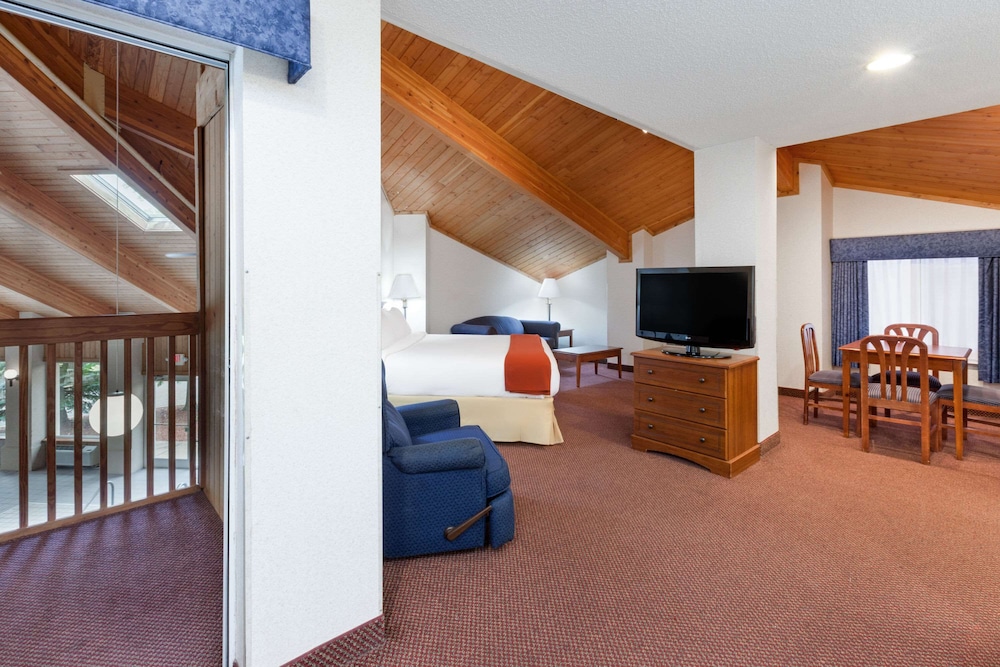 Baymont By Wyndham Howell Brighton 23/29