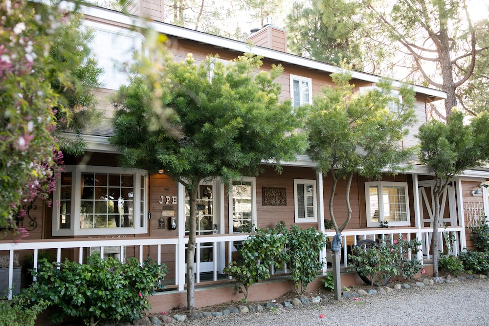 J Patrick House Bed And Breakfast Inn 4/65