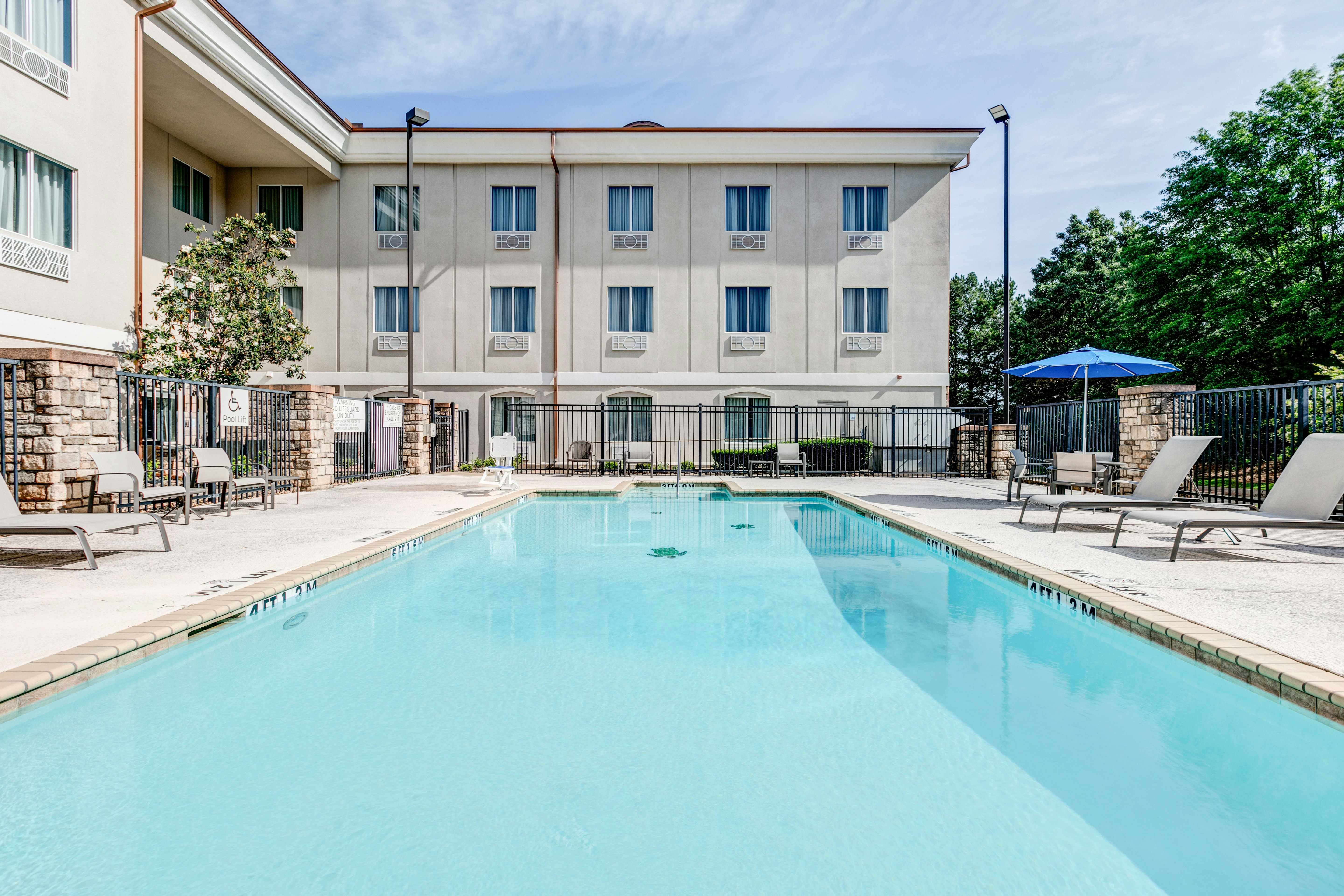 Holiday Inn Express Hotel And Suites Marshall 4/38