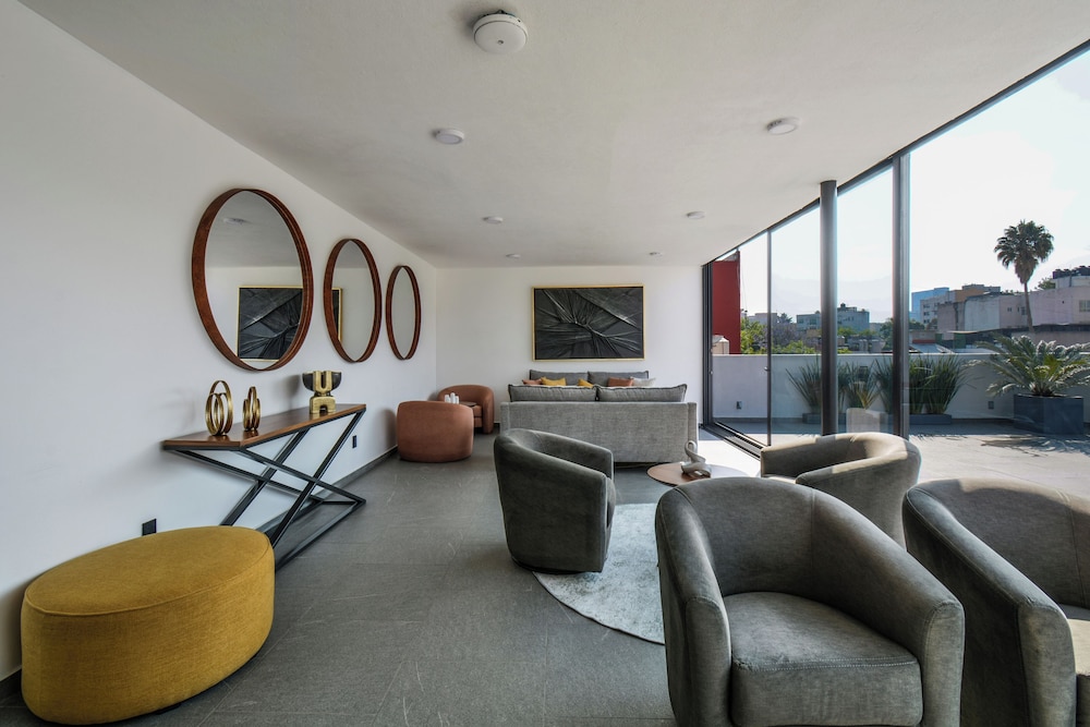 The Sterling Condesa 30/50