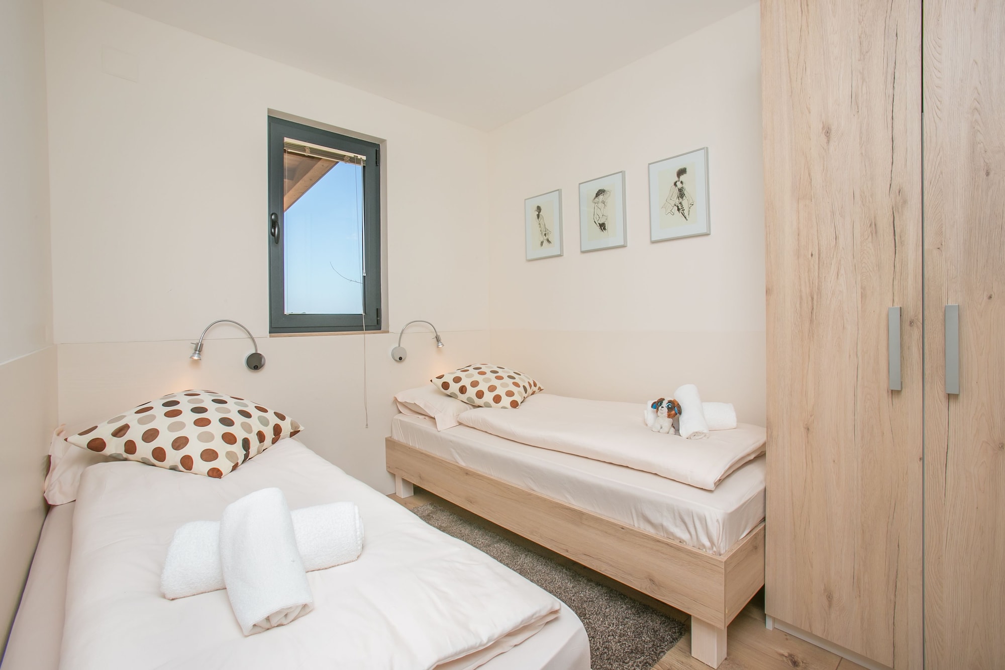 2 BEDROOMS, MOBILE HOME