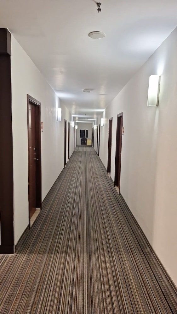 Capital O 769 City Hotel 24/24