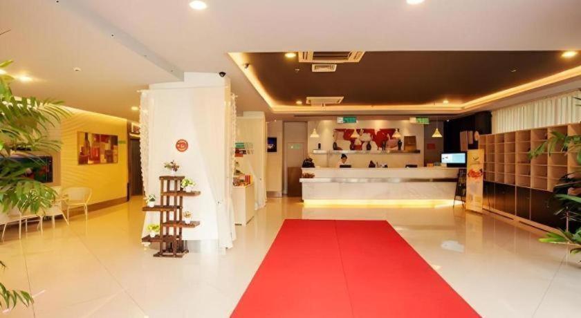Magnolia Hotel (Yixing bus station store) 13/64