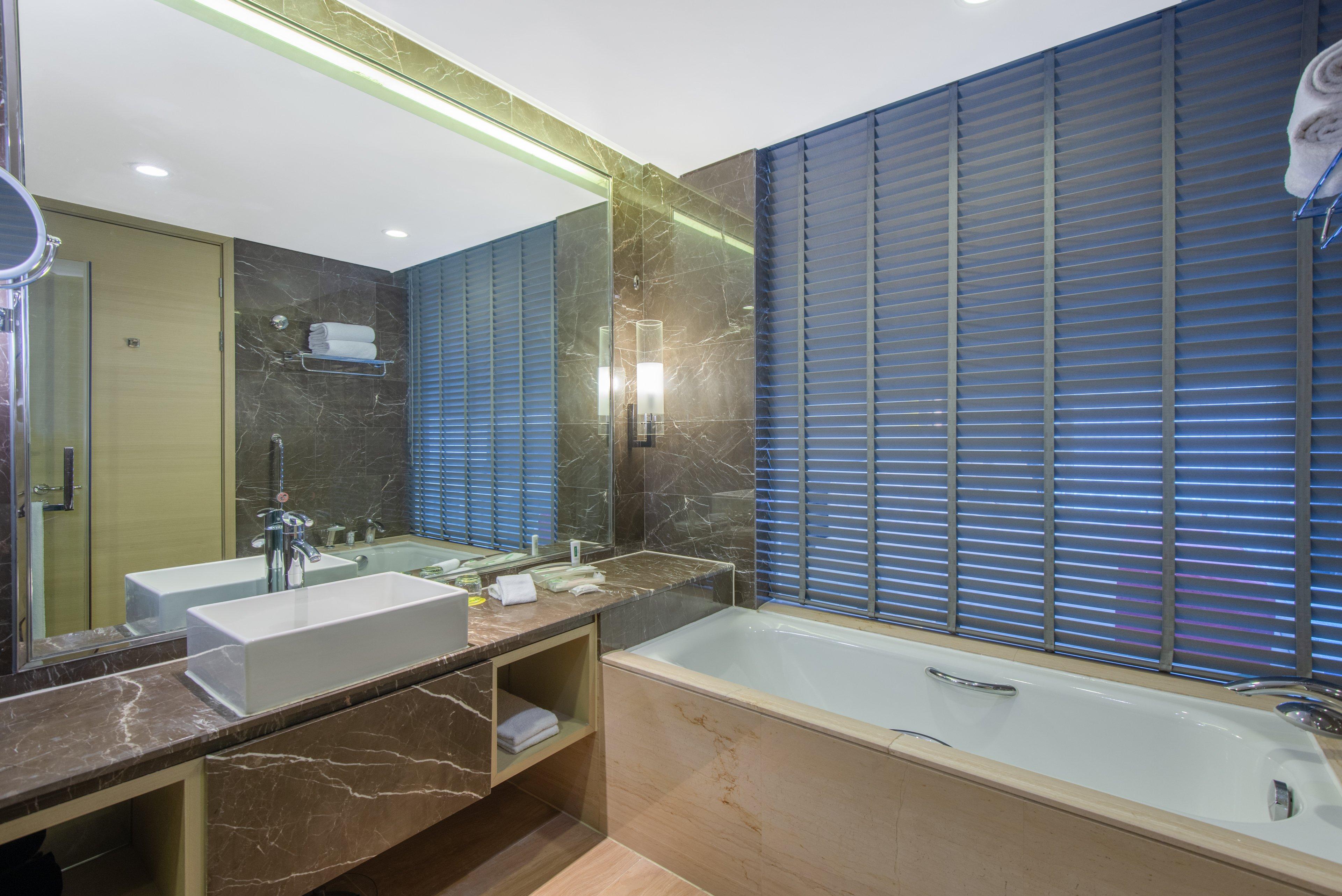 غرفة بريميوم بسرير كينج مع دخول الصالة في طابق مرتفع، HOLIDAY INN SHANGHAI SONGJIANG 3/3