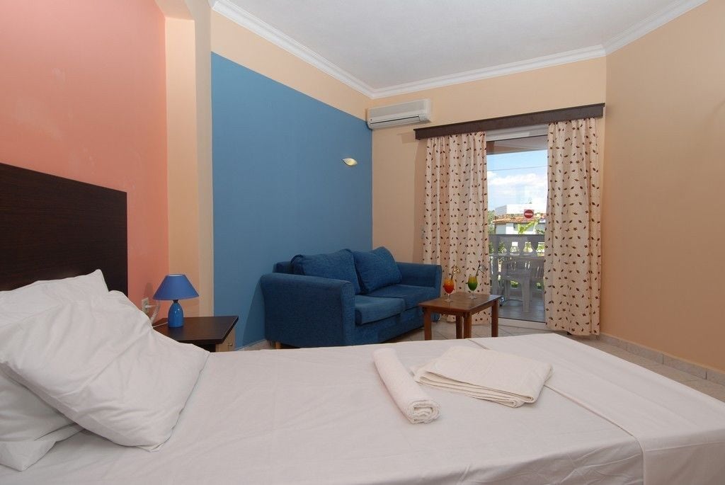 DELUXE, APARTMENT, POOL VIEW