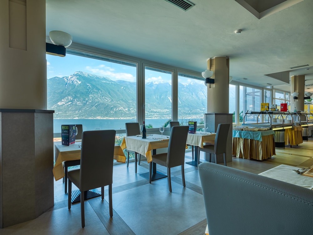 Hotel Cristina 36/50