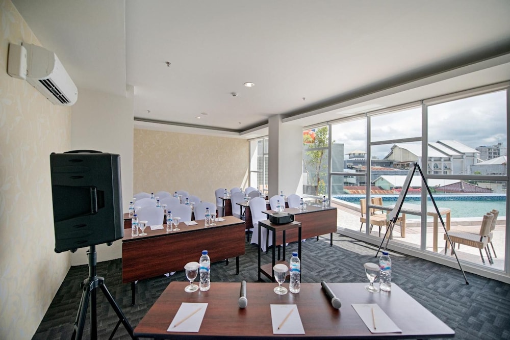 Whiz Prime Hotel Hasanuddin Makassar 32/36