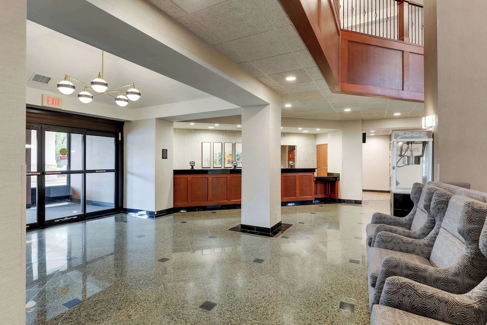 Drury Inn and Suites Birmingham Lakeshore Drive 4/50