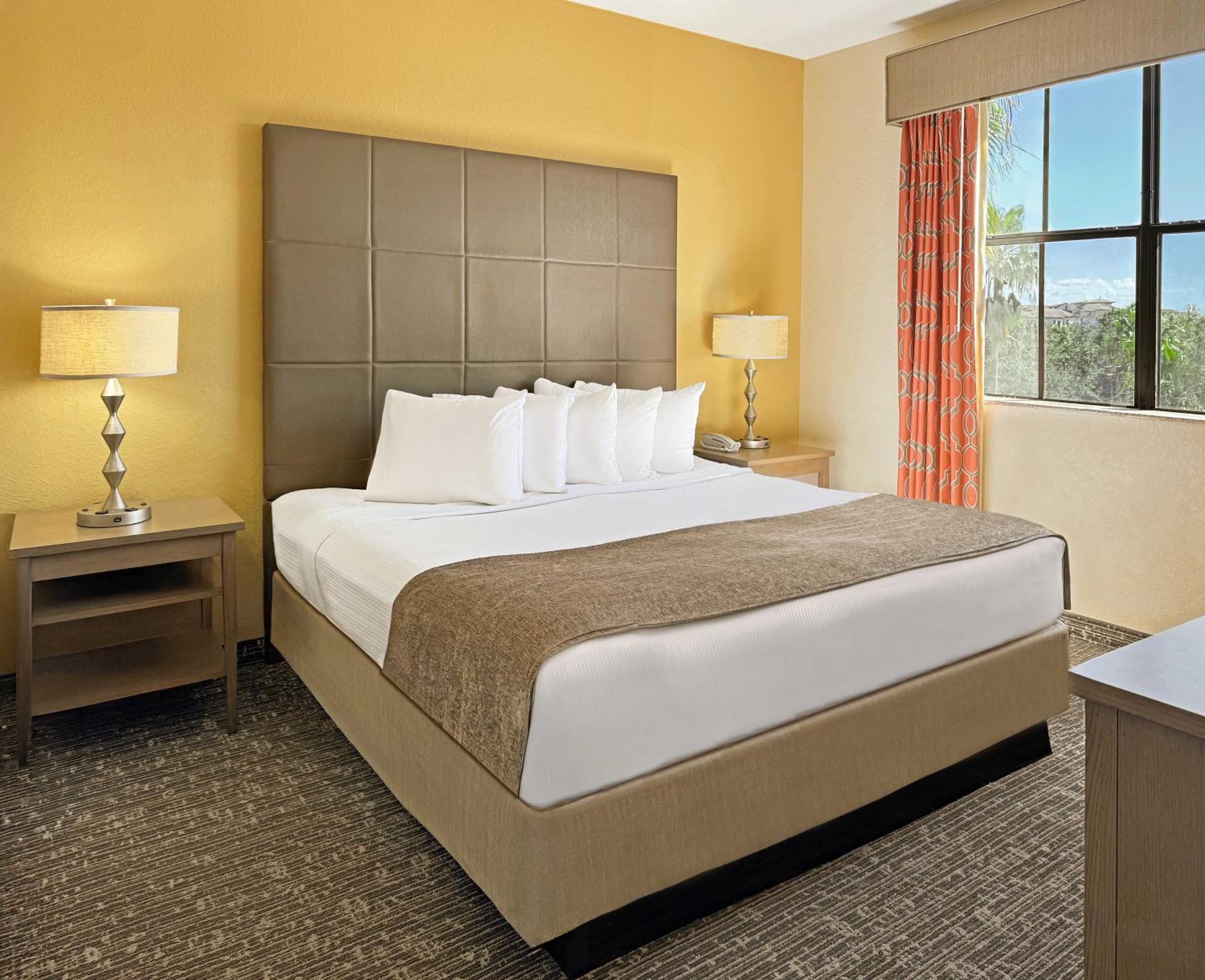 2 Bedrooms, Suite, Sofa, Floridays Orlando Resort 7/10