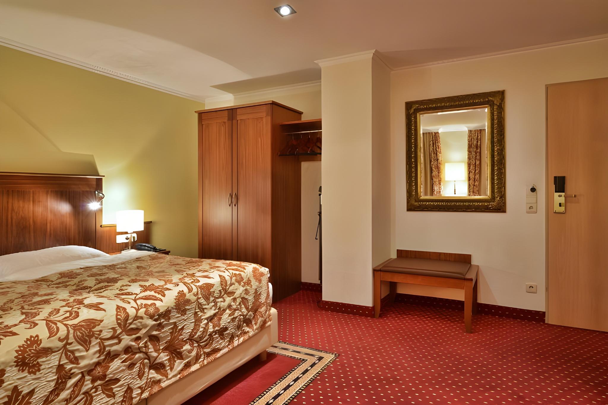 Comfort, Twin Beds, Courtyard View, No Air Condition