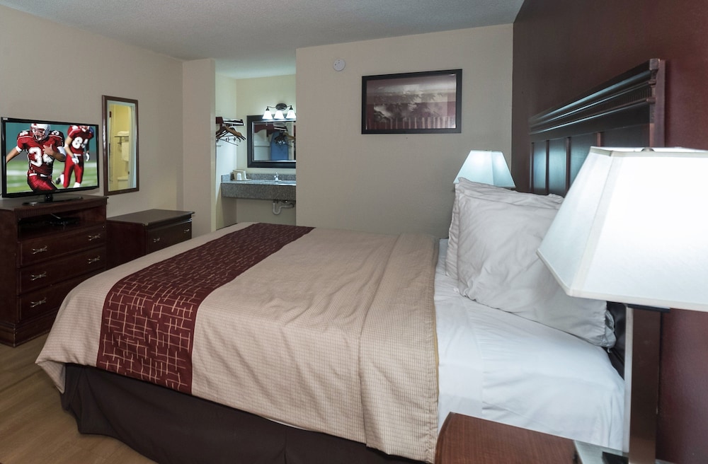 Red Roof Inn Chipley 9/16