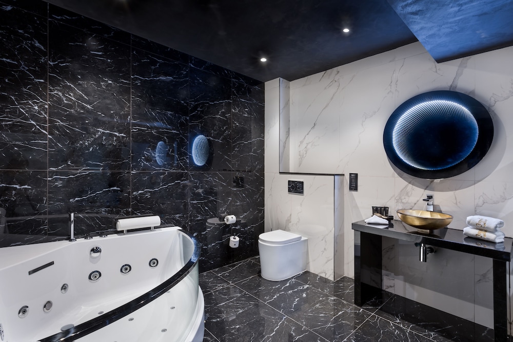 H Hotel Adults Only 68/68