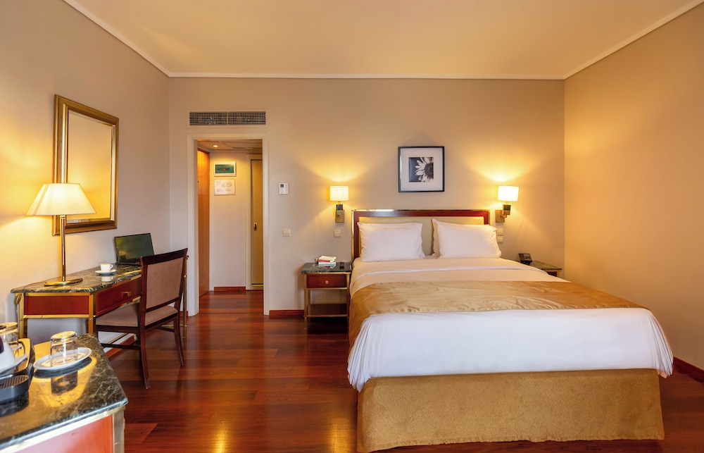 Ilisia Hotel 35/68