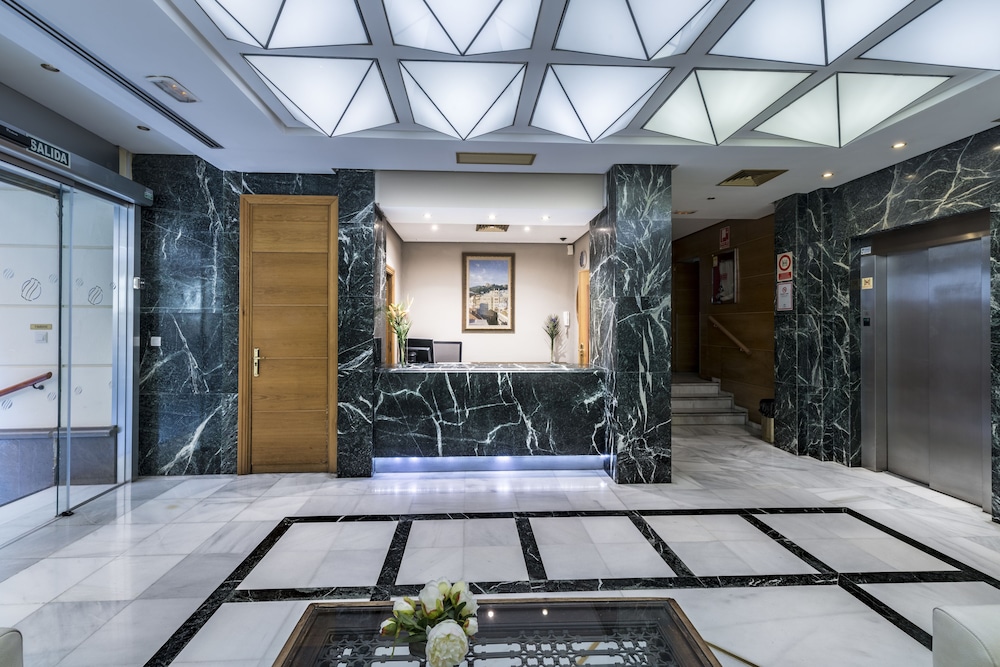 Navas Hotel 6/82