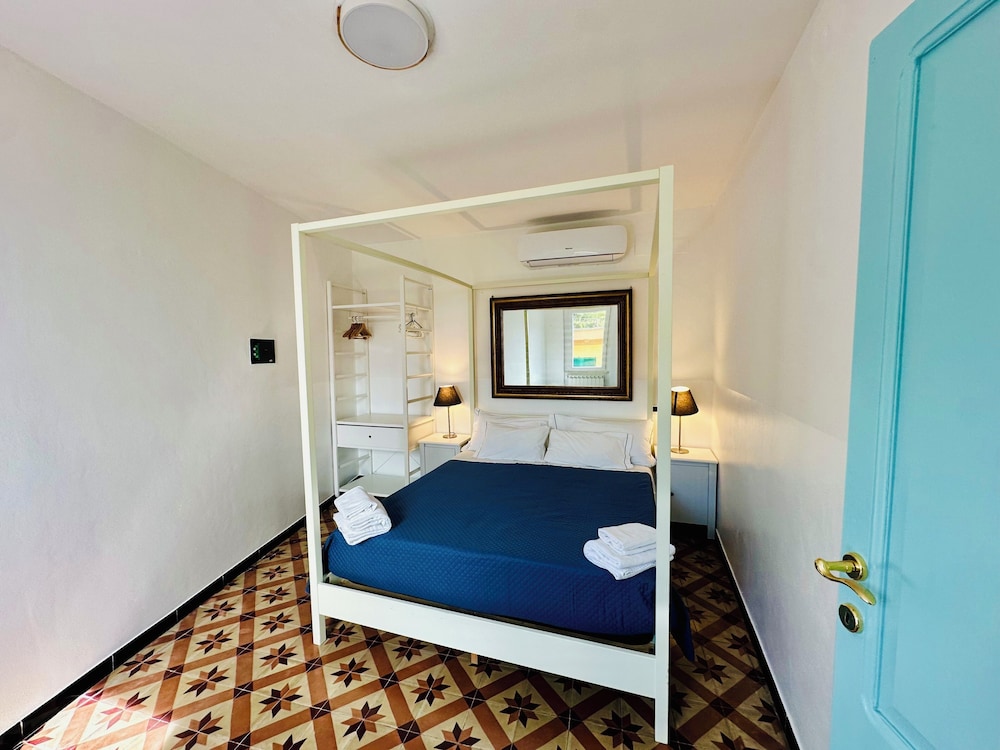 بنتهاوس بانورامي بسرير كوين وسرير فردي بإطلالة على البحر بشرفة بغرفة نوم واحدة مع أريكة
