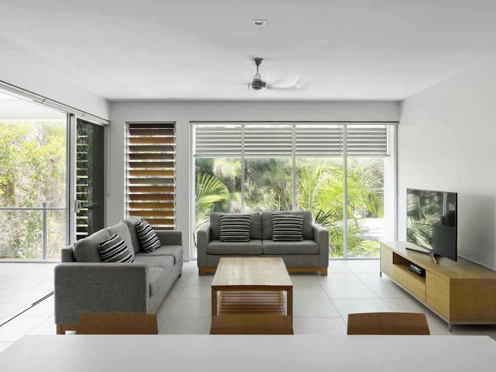 RACV NOOSA RESORT 40/74
