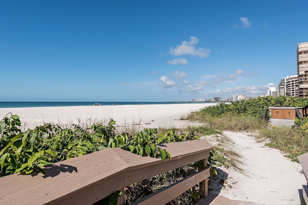 Marco Beach Vacation Suites 62/73