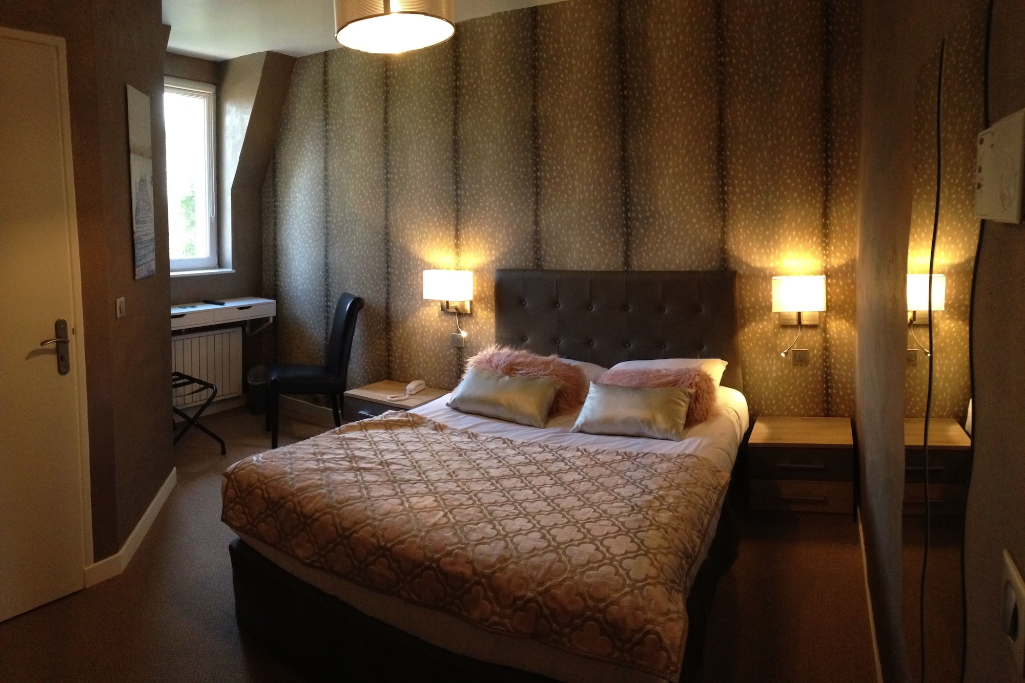STANDARD, QUEEN BED