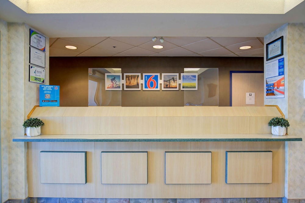 Motel6 Grande Prairie, AB 12/65