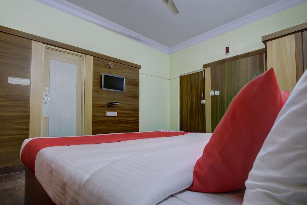 Oyo 24259 Hotel Blue Inn 15/35