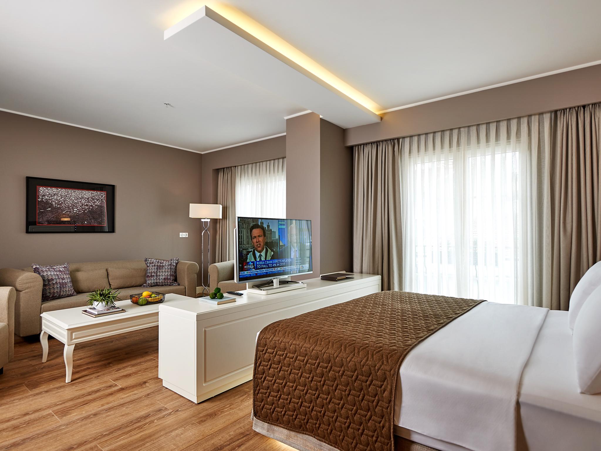 SUPERIOR ROOM