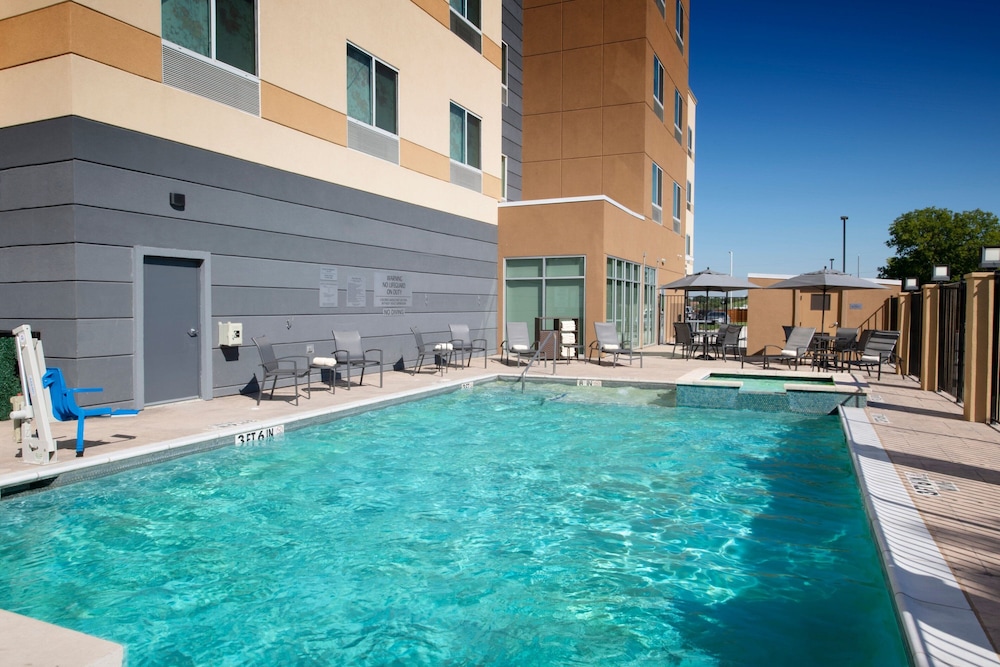 Fairfield Inn & Suites Dallas East 17/22