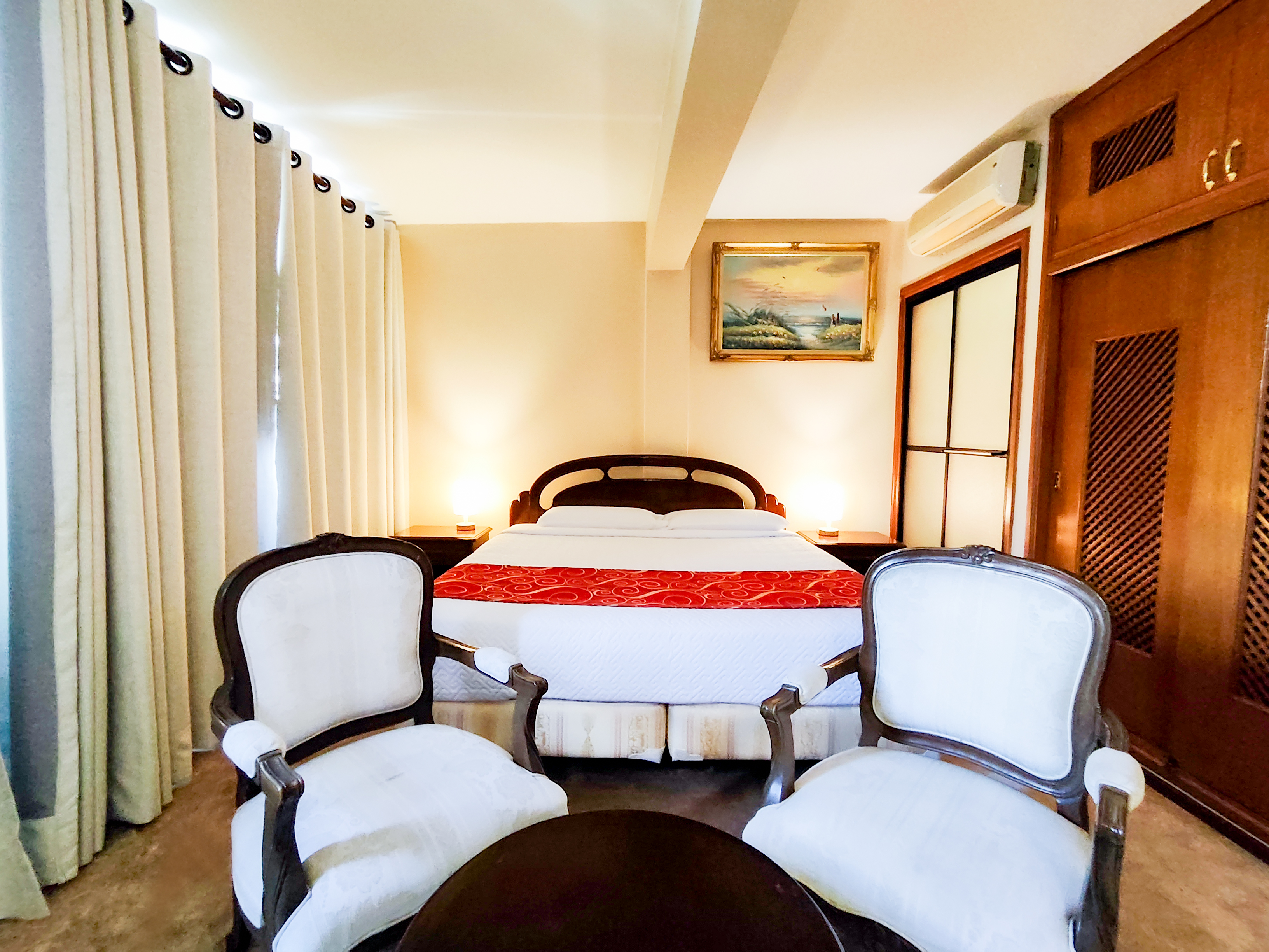 Imperial, King Bed