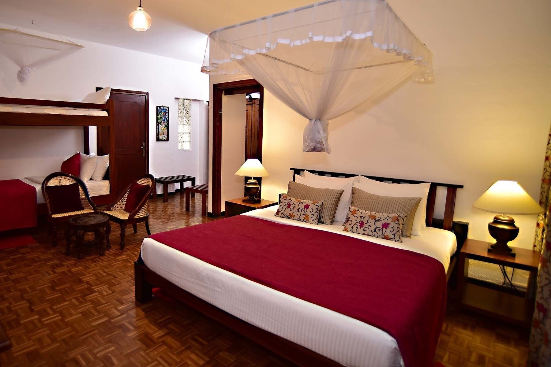 DELUXE, QUADRUPLE, MULTIPLE BEDS, PRIVATE BATHROOM