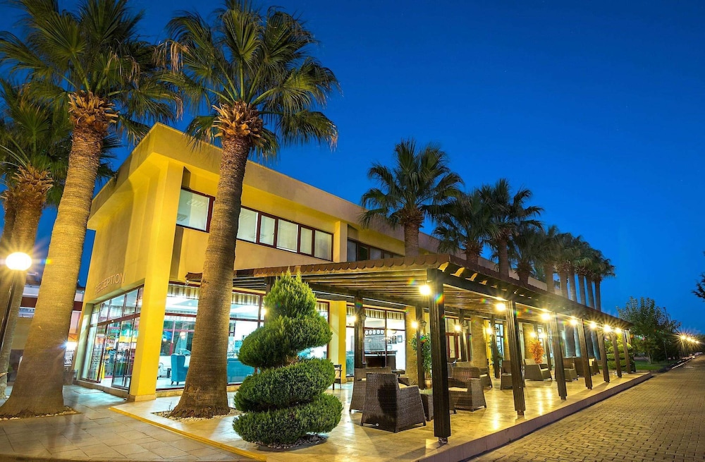Grand Sahin s Gumuldur Resort 12/82
