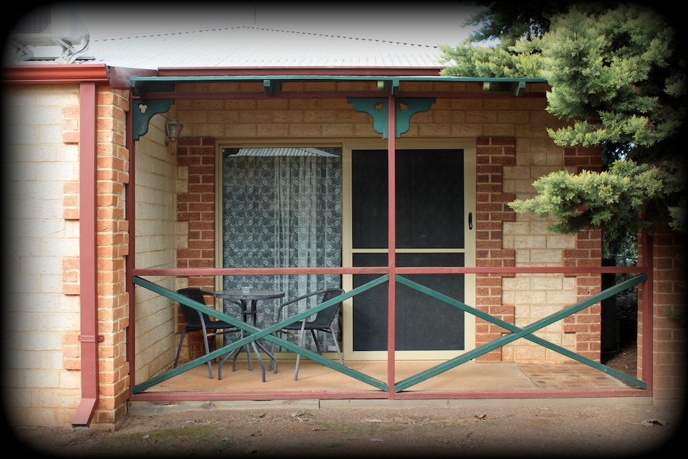 York Motel 2/58