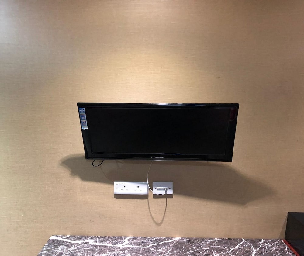 Rich Hotel 4/50