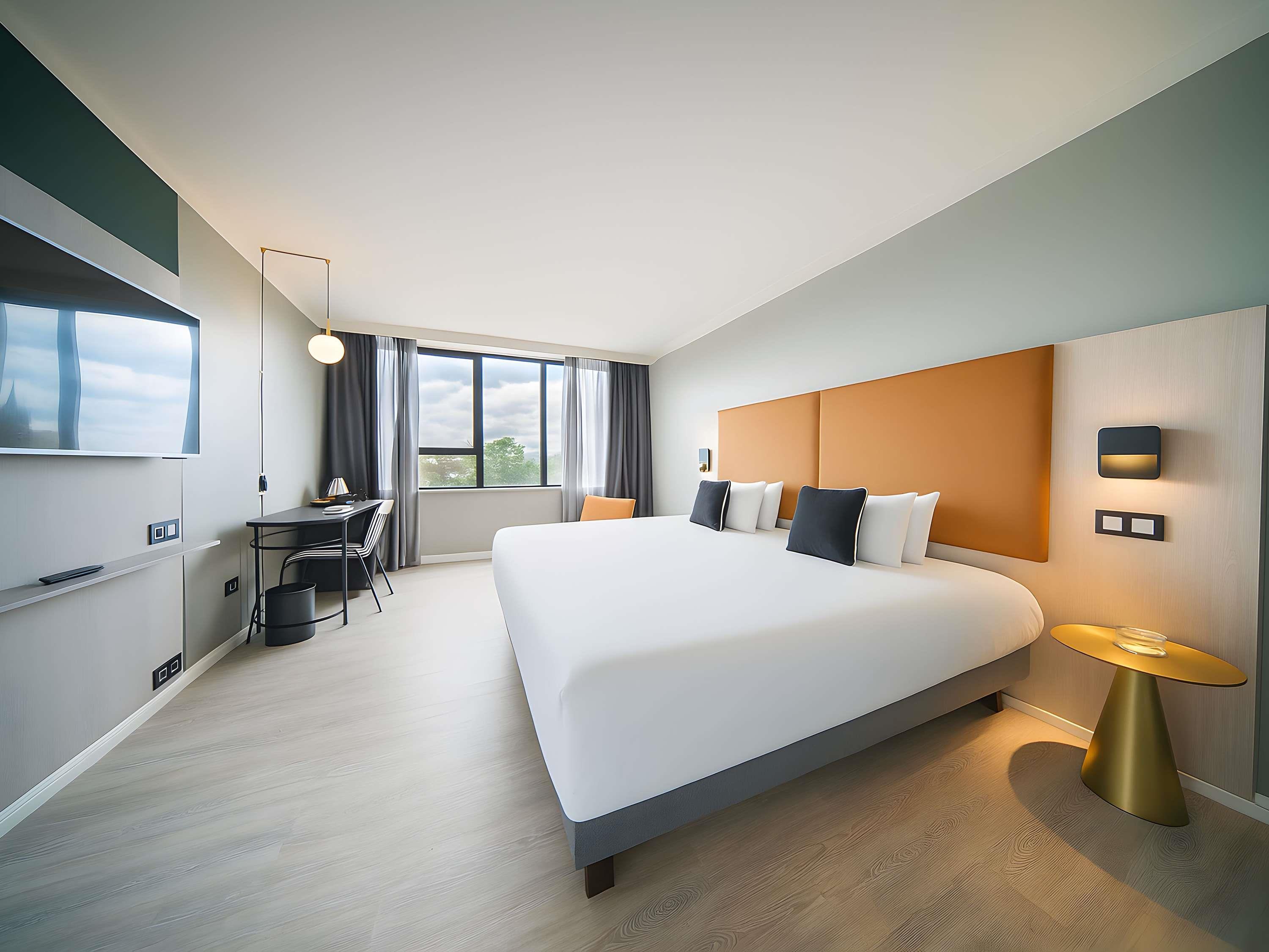 SUPERIOR, TWIN BEDS, CITY SIDE