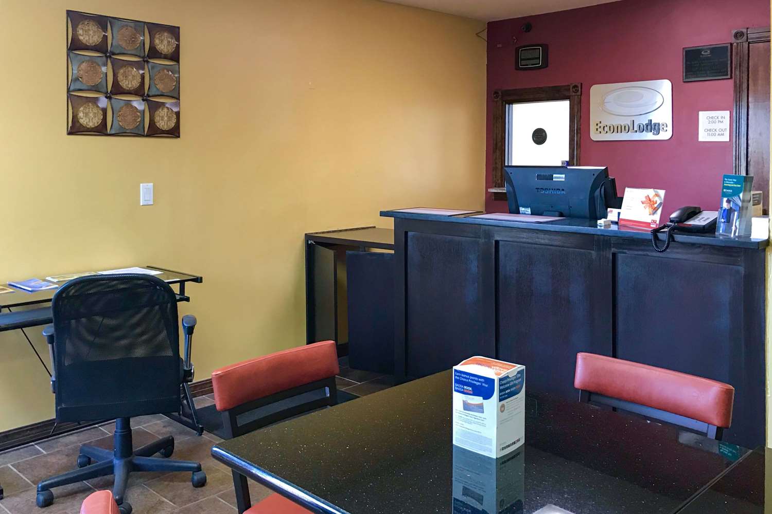 Econo Lodge Purcell 17/18