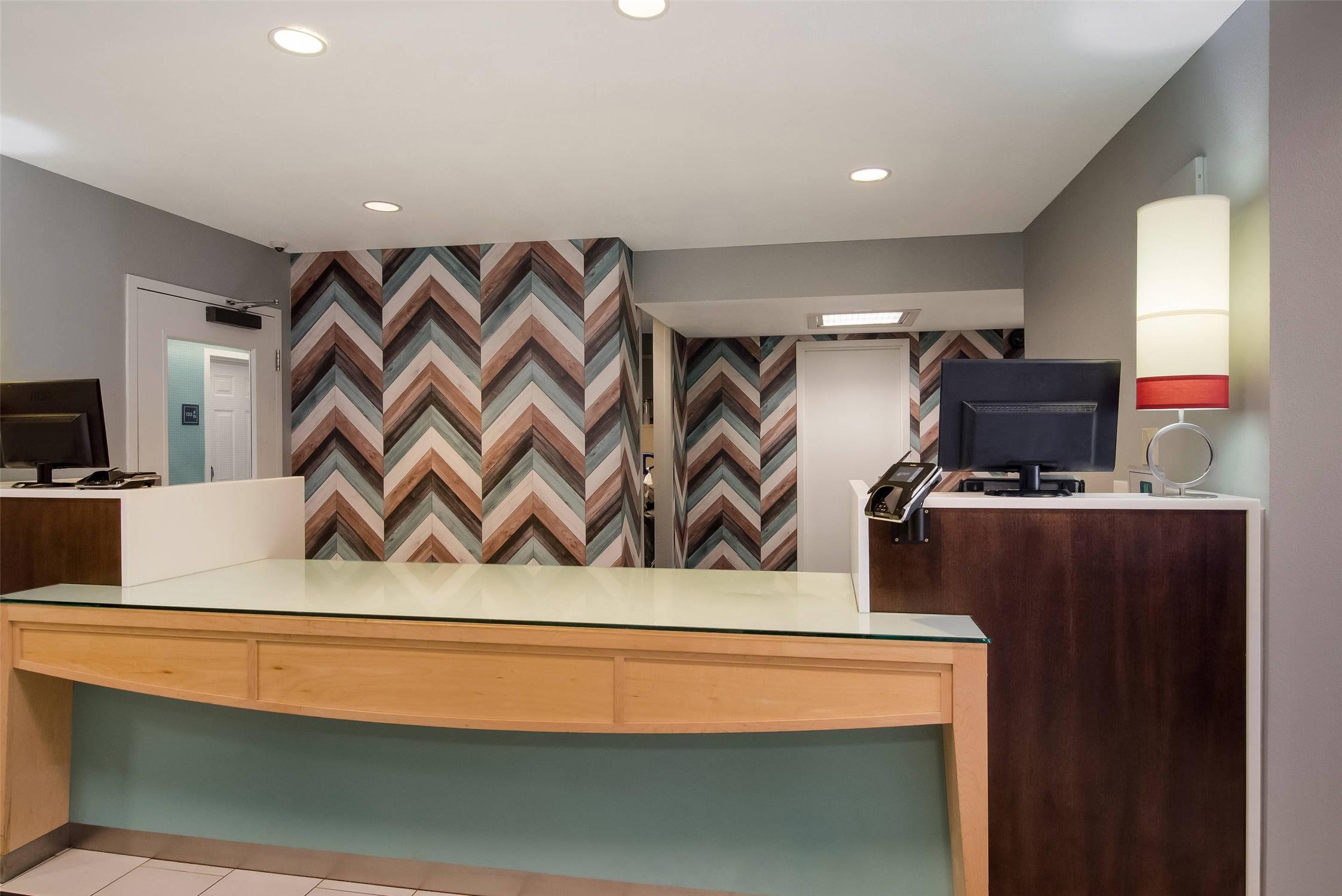 MainStay Suites Omaha Old Mill 1/21