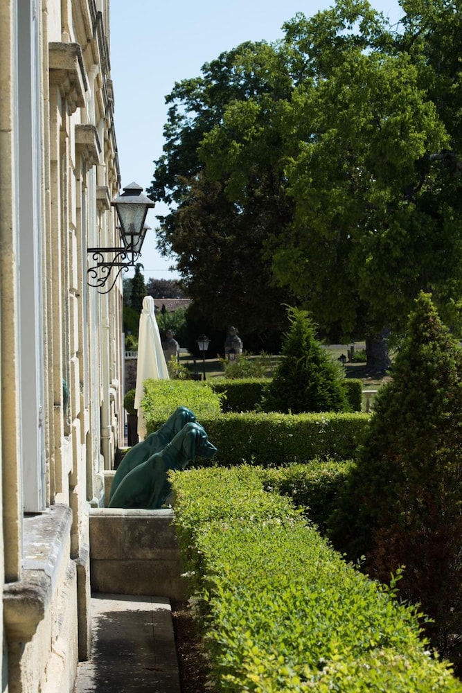 Chateau De Meyre 34/48