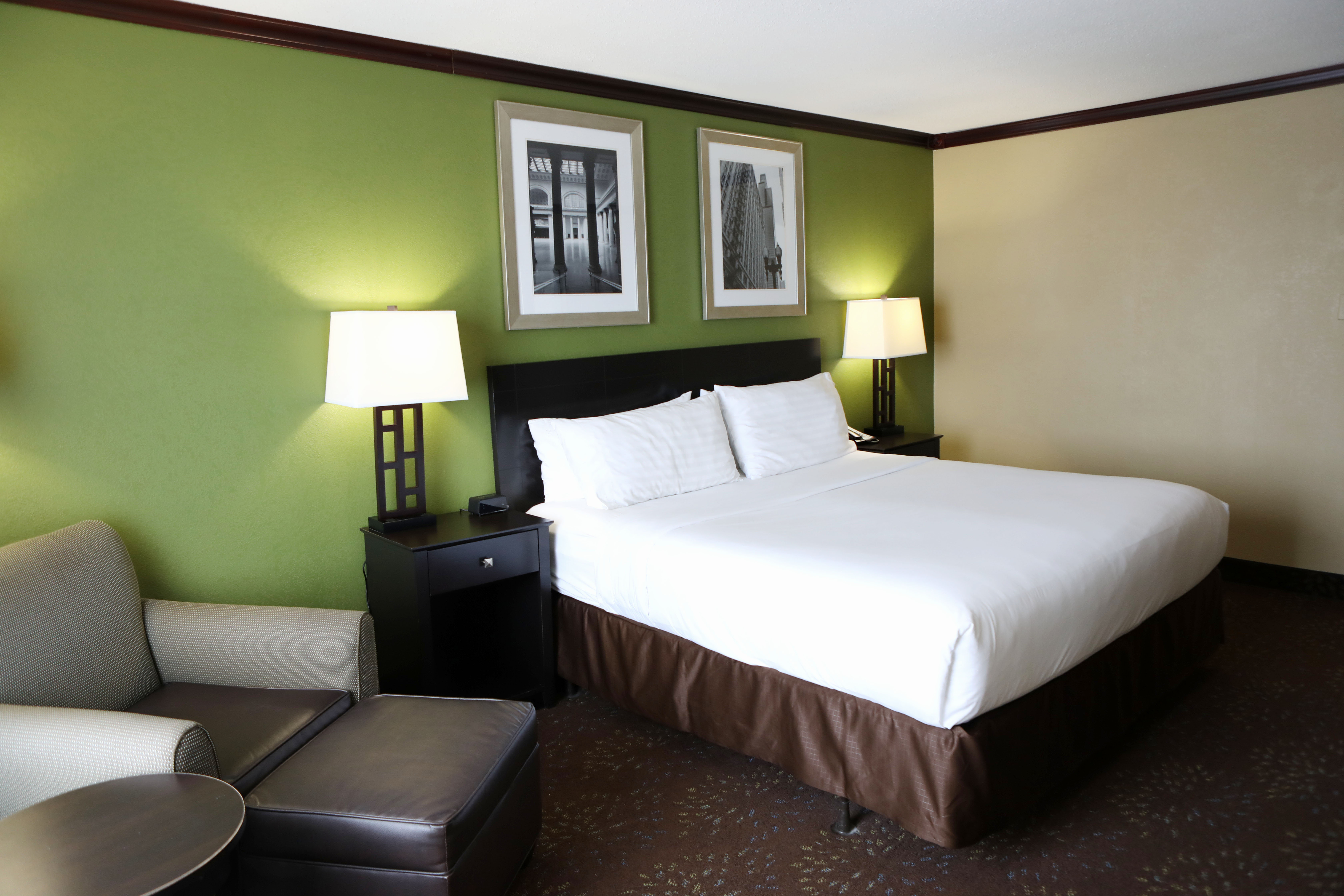 HOLIDAY INN CHICAGO OAKBROOK 30/63